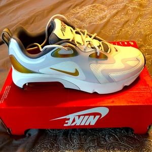 Nike Air Max 200 SE 9.5